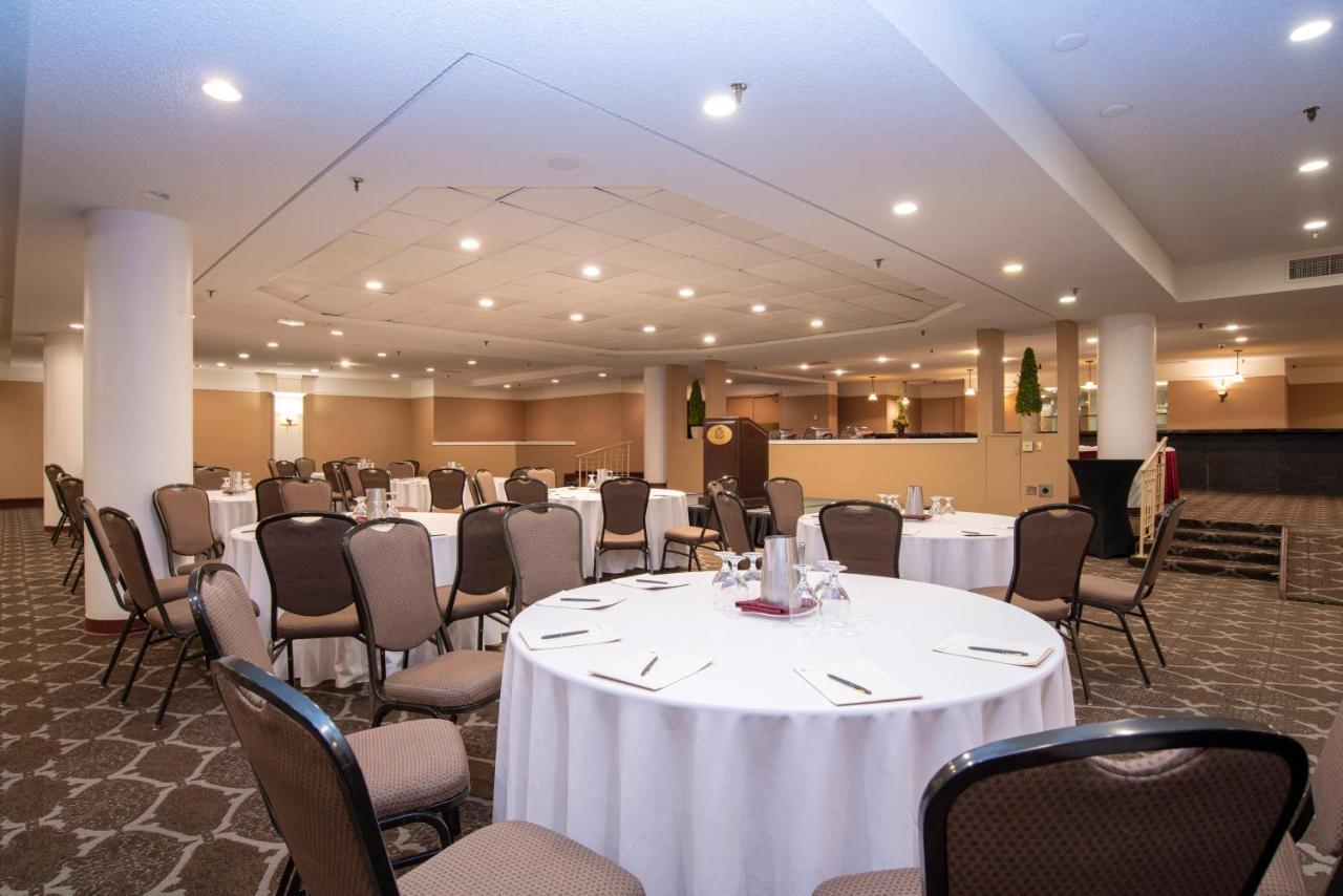 Sandman Signature Edmonton Downtown Hotel Екстер'єр фото