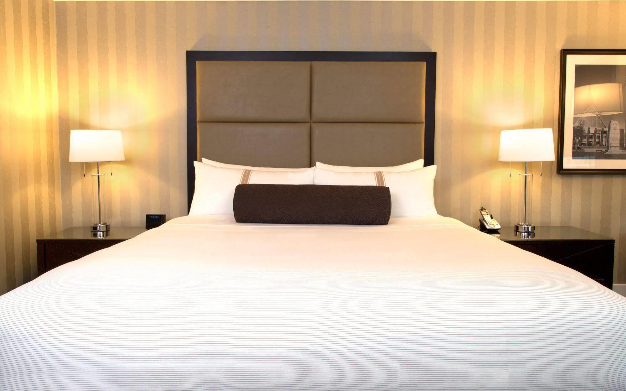 Sandman Signature Edmonton Downtown Hotel Екстер'єр фото